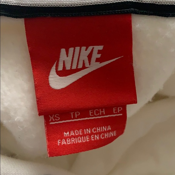 Nike women’s hoodies!!🔥No trade please! - Picture 5 of 8